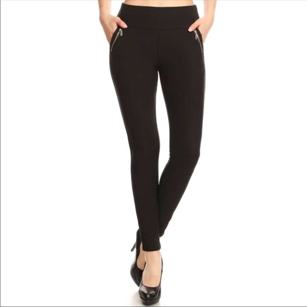 Solid full length leggings in a fitted style.